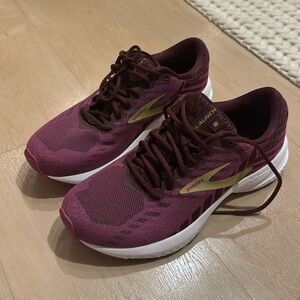 Brooks launch 6 sneakers